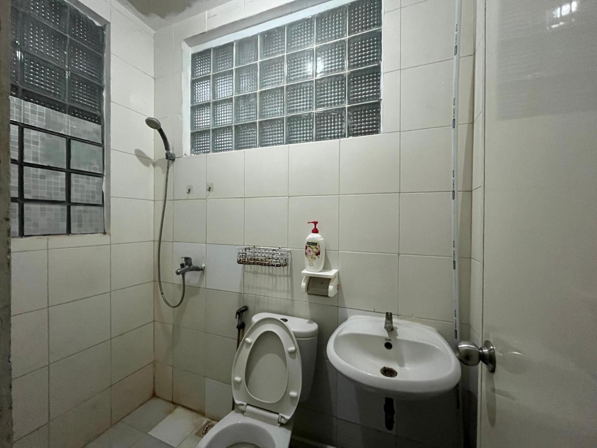 Spot On 94142 Al Fatih Residence Syariah 2 Jakarta Exteriör bild
